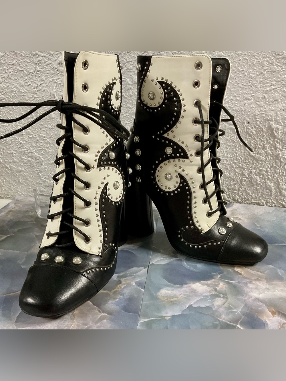 Azalea Wang Lace-Up Two-Tone Studded Women's Boots - Black & White Size 7